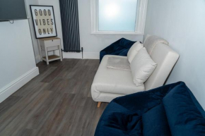 Beautiful 3-bedroom apartment on Blackpool seafront with free parking